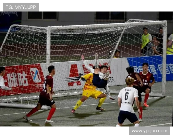 揭秘足球比赛中的战术变化和技术革新